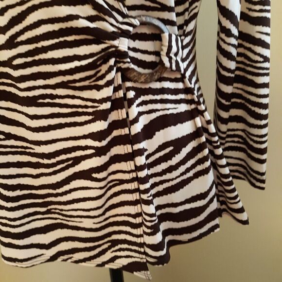 Chapter One Women’s Long Sleeve Animal Print Wrap Front Blouse Size Medium - Picture 4 of 10